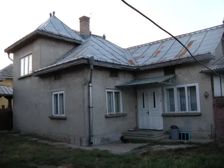 Vand casa  in oras Radauti.
