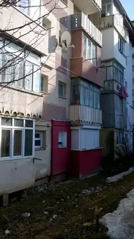 Garsonieră, la parter, în Obcini, Suceava, de vânzare