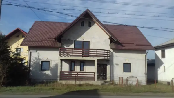 Vand casa noua, str.Stefan cel Mare, cu 12 ari teren aferent