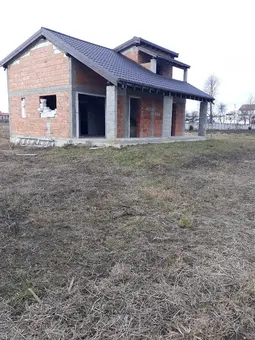 Vand casa noua, la rosu, zona linistita, cu 9 ari teren