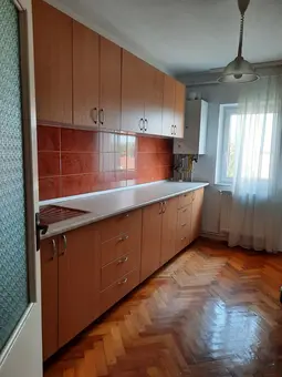 Vand apartament cu 3 camere, zona Obor, et.3
