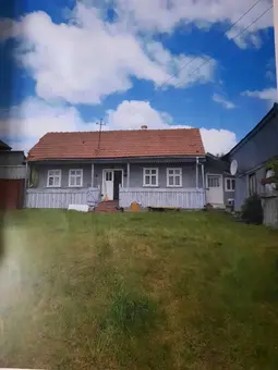 Vând casă bătrânească cu 3 ha teren în Burla