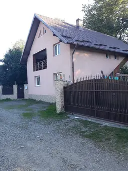 Vand casa noua, la cheie, zona buna, cu 9 ari teren si drum privat