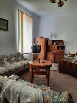 Vând apartament la casă, central, cu utilități