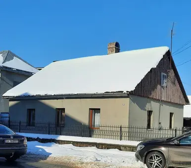 Vând casă cu 4373 mp teren, la șosea, în Rădăuți