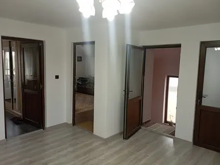 OFERTA!!! Casă de vânzare în Frătăuții Vechi centru