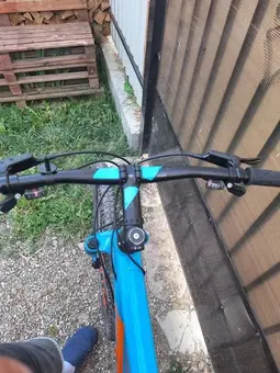 Vând bicicletă Cube aproape nouă dotări de top